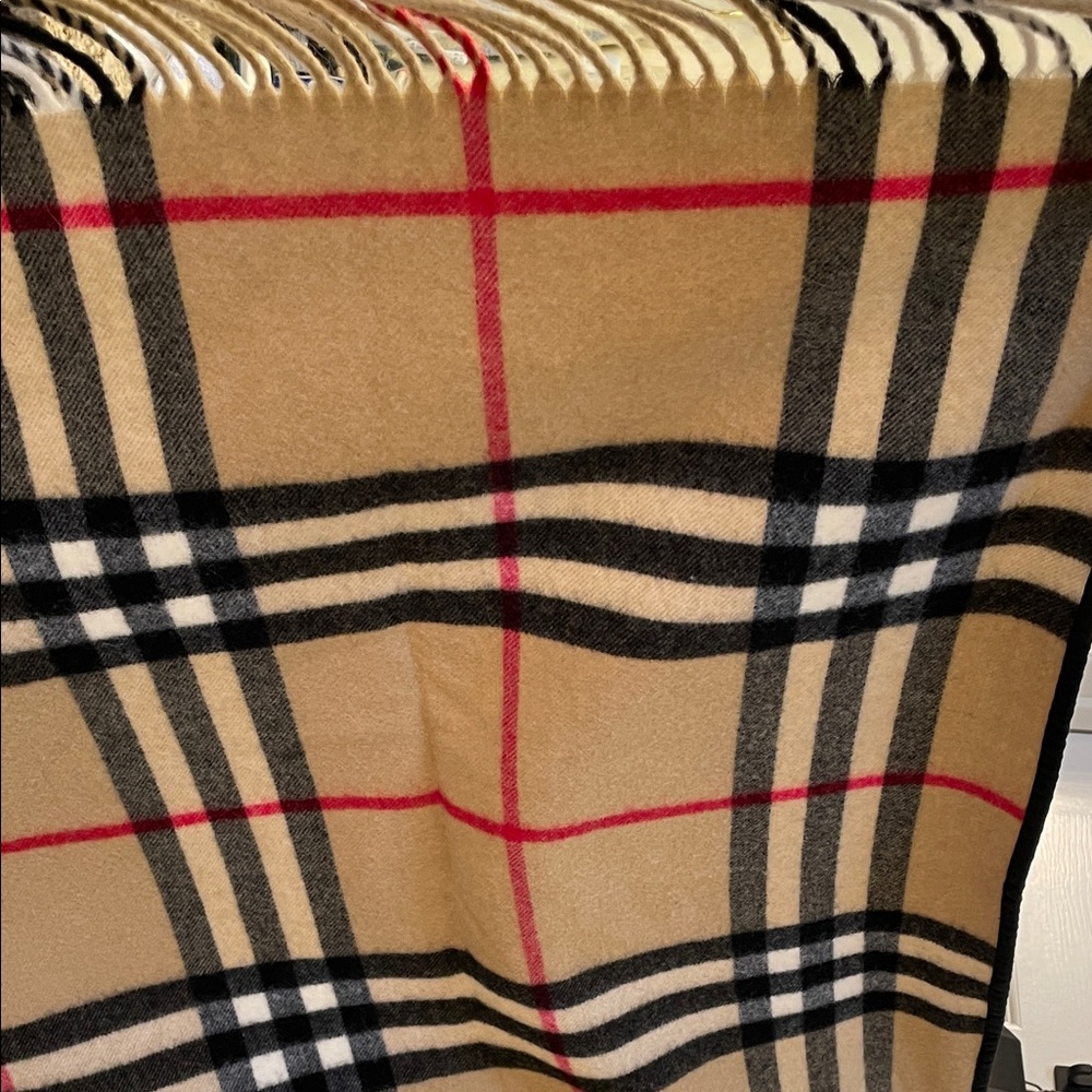 Vintage Burberry Beige Black Red Nova Check Cape - Picture 5 of 10